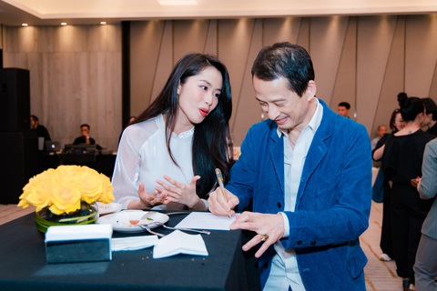 Trần Anh Hùng là Giám đốc nghệ thuật danh dự Liên hoan phim Quốc tế TP.HCM - Ảnh 6. Đạo diễn Trần Anh Hùng trao đổi cùng biên tập viên HTV - Lan Nhi