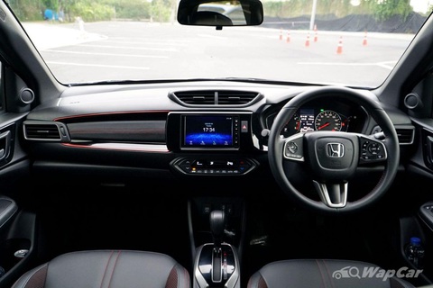 Honda WR-V giống City, BR-V bao nhiêu phần trăm? - Ảnh 2. Nội thất Honda WR-V nhìn chung khá phổ thông theo chuẩn hiện tại - Ảnh: Wapcar