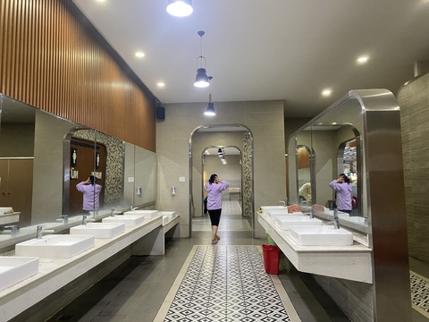 Thiếu trạm dừng cao tốc: mong đồng bộ, tiện nghi - Ảnh 3. Tại các trạm dừng chân, những nhà vệ sinh sạch sẽ, đẳng cấp như thế này sẽ tạo cho hành khách sự thoải mái, bớt mệt mỏi cho chuyến đi dài - Ảnh: V.B