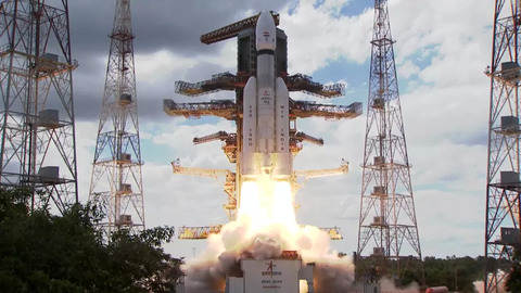 Tàu Chandrayaan 3 được phóng từ Trung tâm Vũ trụ Satish Dhawan chiều 14-7 - Ảnh: Cơ quan nghiên cứu vũ trụ Ấn Độ (ISRO) Tàu Chandrayaan-3 được phóng từ Trung tâm vũ trụ Satish Dhawan chiều 14-7 - Ảnh: Cơ quan nghiên cứu vũ trụ Ấn Độ (ISRO)