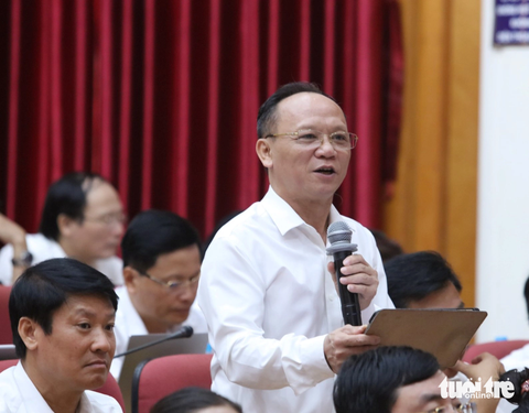 Thiếu thuốc, vật tư y tế nóng nghị trường Hà Tĩnh - Ảnh 2. Ông Thái Văn Sinh - tổ đại biểu huyện Đức Thọ - Ảnh: LÊ MINH