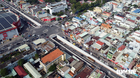 Phong tỏa hầm chui Tân Phong xử lý ngập, giao thông ùn ứ kéo dài - Ảnh 9. Đến khoảng 9h sáng 14-7, sự cố ngập nước ở hầm chui Tân Phong mới được khắc phục xong, giao thông dần trở lại ổn định.