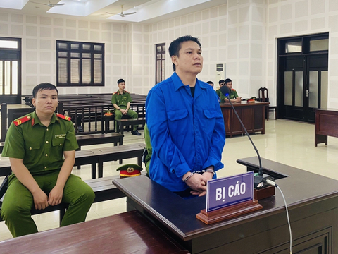 Tài xế taxi Mai Linh vận chuyển thuê gần 3kg ma túy, bị tuyên án tử hình - Ảnh 1. Bị cáo bị xét xử về tội vận chuyển trái phép chất ma túy - Ảnh: H.B.