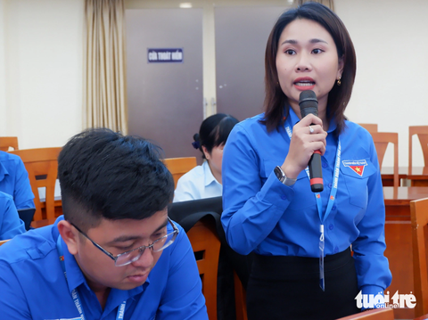 Quan tâm thanh niên công nhân mất việc làm và sinh viên hoàn cảnh khó khăn - Ảnh 3. Đại biểu góp ý tại hội nghị - Ảnh: K.ANH