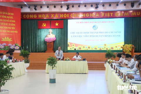 Chủ tịch Phan Văn Mãi: Tái cấu trúc địa giới Bình Chánh, một phần thuộc TP khu Nam - Ảnh 1. Buổi làm việc với sự tham dự của nhiều sở ngành TP cùng lãnh đạo các xã thuộc huyện Bình Chánh - Ảnh: CẨM NƯƠNG