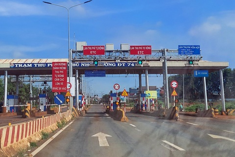 Bình Phước đồng loạt giảm giá vé các trạm BOT trên địa bàn - Ảnh 1. Bình Phước đồng loạt giảm giá vé một số trạm thu phí BOT từ đầu tháng 7. Trong ảnh: Trạm thu phí BOT trên đường ĐT 741 - Ảnh: AN BÌNH