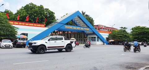 Kỷ luật cảnh cáo loạt lãnh đạo chủ chốt Trường đại học Hải Phòng - Ảnh 1. Hàng loạt lãnh đạo chủ chốt của Trường đại học Hải Phòng bị Ủy ban kiểm tra Thành ủy Hải Phòng thi hành kỷ luật bằng hình thức cảnh cáo - Ảnh: TIẾN THẮNG