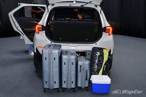 Người dùng để được những gì trong cốp sau Honda WR-V? - Ảnh 3. Một thử nghiệm thực tế về khả năng để đồ của Honda WR-V với 3 chiếc vali đủ kích cỡ - Ảnh: Wapcar