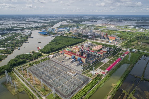 Vì sao EVN nợ PVN tới gần 1 tỉ USD, quá nửa là nợ đến hạn? - Ảnh 1. PVN bán điện cho EVN chủ yếu là nguồn điện khí. Trong ảnh: cụm khí - điện - đạm Cà Mau - Ảnh: N.K.