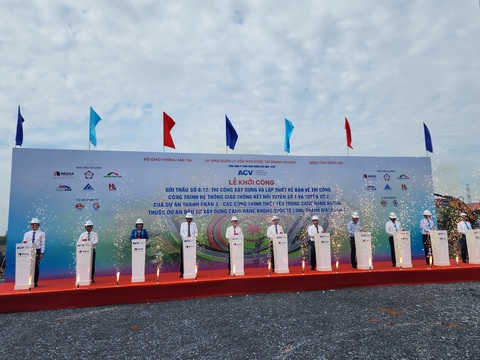 Khởi công hai tuyến đường kết nối vào sân bay quốc tế Long Thành - Ảnh 1. Bấm nút khởi công 2 tuyến đường kết nối vào dự án sân bay Long Thành - Ảnh: H.MI