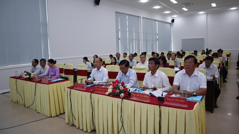 Lãnh đạo tỉnh dự hội nghị phân tích các chỉ số để phục vụ người dân tốt hơn - Ảnh: KHẮC TÂM Lãnh đạo tỉnh dự Hội nghị phân tích các chỉ số để phục vụ người dân tốt hơn - Ảnh: KHẮC TÂM