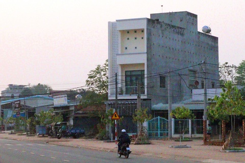 Nhà nuôi chim yến phải cách khu dân cư tối thiểu 300 mét - Ảnh 1. Bình Phước quy định nhà nuôi yến cách khu dân cư tối thiểu 300m - Ảnh: AN BÌNH