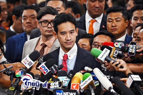 Ông Pita tuyên bố sẽ không từ bỏ giấc mơ làm thủ tướng Thái Lan - Ảnh: AFP Ông Pita bị Quốc hội Thái Lan tước tư cách ứng viên thủ tướng - Ảnh: AFP