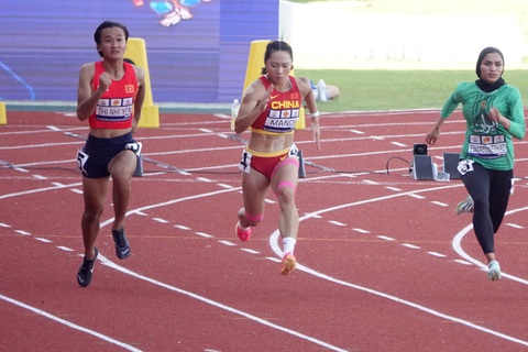 Trần Thị Nhi Yến thi đấu tự tin cạnh hai đối thủ mạnh tại bán kết 100m nữ châu Á 2023 - Ảnh: NAM TRUNG Trần Thị Nhi Yến thi đấu tự tin cạnh hai đối thủ mạnh tại bán kết 100m nữ châu Á 2023 - Ảnh: NAM TRUNG