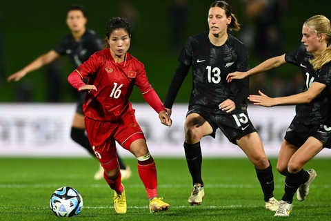 FIFA phát miễn phí 20.000 vé xem World Cup nữ tại New Zealand vì sợ ế - Ảnh 1. Tuyển nữ New Zealand (áo đen) trong trận gặp tuyển nữ Việt Nam cách đây ít ngày - Ảnh: GETTY