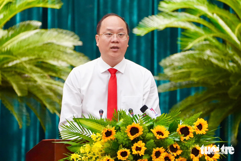 Phó bí thư Thành ủy TP.HCM Nguyễn Hồ Hải - Ảnh: HỮU HẠNH Phó bí thư Thành ủy TP.HCM Nguyễn Hồ Hải báo cáo kết quả đánh giá giữa nhiệm kỳ - Ảnh: HỮU HẠNH