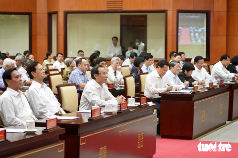 TP.HCM chính thức triển khai thực hiện nghị quyết chính sách đặc thù - Ảnh 1. Tham dự hội nghị triển khai thực hiện nghị quyết 98 còn có các lãnh đạo, nguyên lãnh đạo Đảng, Nhà nước và TP.HCM - Ảnh: HỮU HẠNH