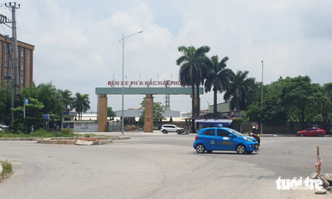 Bến xe loại 1 đầu tiên của Hải Phòng rơi cảnh ‘chết yểu’ - Ảnh 1. Bến xe Phía Bắc Hải Phòng sau khoảng 5 năm hoạt động cầm chừng đã bị "chết yểu", không có một bóng hành khách nào lui tới - Ảnh: TIẾN THẮNG