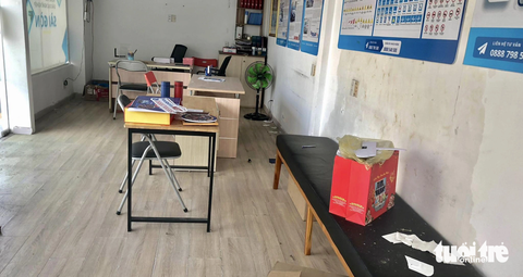 TP.HCM xử nghiêm các văn phòng dạy lái xe "ma" - Ảnh 1. Một "văn phòng tuyển sinh, đào tạo lái xe" thu học phí xong "biến mất" - Ảnh: LƯU DUYÊN