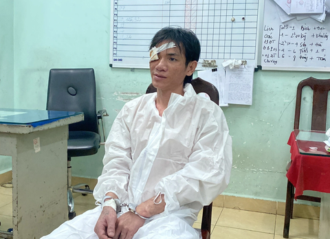 Lời khai của người cầm kéo đâm cán bộ công an phường ở Gò Vấp - Ảnh 1. Nguyễn Đức An tại cơ quan công an - Ảnh: Công an cung cấp