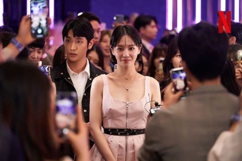 ‘Celebrity’: Góc khuất cuộc sống của người nổi tiếng mạng xã hội - Ảnh 1. Celebrity khai thác góc khuất cuộc sống của người nổi tiếng trên mạng xã hội - Ảnh: Netflix