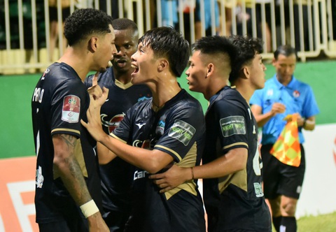 Vòng 1 giai đoạn 2 V-League 2023: Hoàng Anh Gia Lai thắng nhọc nhằn - Ảnh 3. Niềm vui chiến thắng của Hoàng Anh Gia Lai - Ảnh: ANH HỒNG