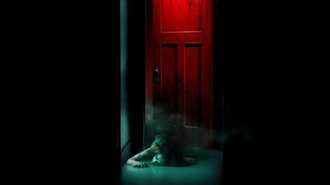 ‘Insidious: The Red Door’: Hành trình diệt quỷ để hàn nỗi đau - Ảnh 4. Cánh cửa đỏ mở ra một thế giới quỷ quái đáng sợ, trêu đùa tâm trí con người - Ảnh: Blumhouse Productions