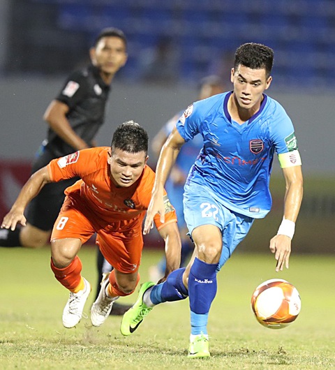 Vòng 1 giai đoạn 2 V-League 2023: Quyết chiến trên sân Hòa Xuân - Ảnh 1. Sự trở lại của tiền đạo Tiến Linh (phải) sẽ giúp B.Bình Dương có được chiến thắng trước SHB Đà Nẵng? - Ảnh: THẮNG LÊ