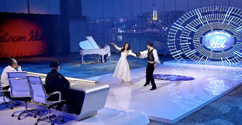 Mỹ Tâm thị phạm nhảy dancesport cùng thí sinh Mỹ Tâm thị phạm nhảy dancesport cùng thí sinh