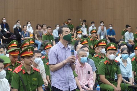 Cựu thứ trưởng Ngoại giao Tô Anh Dũng - Ảnh 1. Cựu thứ trưởng Tô Anh Dũng tại phiên tòa xử vụ chuyến bay giải cứu - Ảnh: NAM ANH