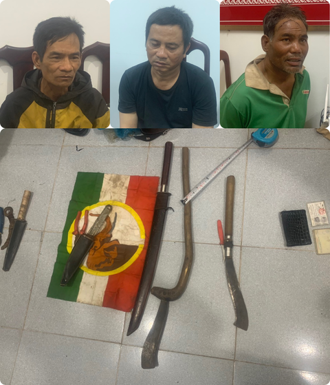 3 nghi can bị bắt (trái sang, trên xuống) là Nay Yên, Nay Tam và Y Jũ Niê và tang vật thu giữ được - Ảnh: V.NGHĨA 3 nghi phạm bị bắt (từ trái sang) là Nay Yên, Nay Tam, Y Jũ Niê và tang vật thu giữ được - Ảnh: V.NGHĨA