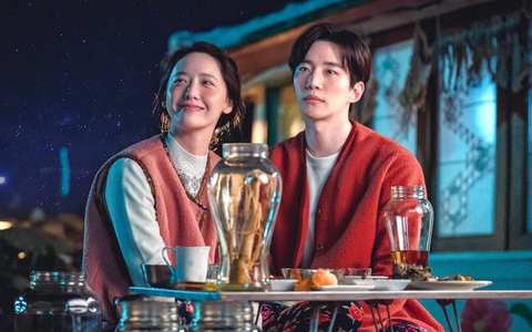 Sự trở lại nhạt nhòa của YoonA trong ‘King the Land’ - Ảnh 2. Câu chuyện hoàng tử, lọ lem quen thuộc trong King the Land - Ảnh: Soompi