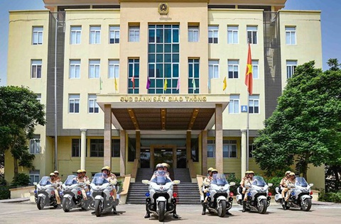Cục CSGT bàn giao 30 siêu môtô phục vụ công tác dẫn đoàn - Ảnh 1. 30 siêu mô tô được cấp phát cho cảnh sát giao thông của 11 tỉnh, thành sẵn sàng đón, dẫn đoàn lãnh đạo Đảng, Nhà nước và khách quốc tế - Ảnh: TTXVN