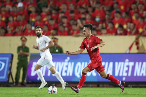 Hướng đi tốt cho giấc mơ World Cup - Ảnh 1. Thái Sơn (phải) thi đấu nổi bật ở U20 và cả đội tuyển Việt Nam - Ảnh: SƠN TÙNG