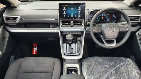 Toyota Innova 2023 nhận cọc, thay đổi lớn để cạnh tranh Xpander, nhưng giá bán có thể là rào cản - Ảnh 6. Màn hình thông tin giải trí trung tâm kích thước 10 inch, kết nối điện thoại thông minh, Bluetooth, WiFi và NFC. Riêng bản cao cấp sẽ có hai màn hình giải trí 10 inch cho hàng ghế thứ hai - Ảnh: Đại lý Toyota/Facebook