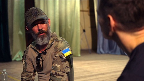 Cựu binh Mỹ bị Nga bắt giữ trở lại Ukraine - Ảnh: ABC NEWS Cựu binh Mỹ Alexander Drueke từng bị Nga bắt giữ vào năm 2022 đã trở lại Ukraine - Ảnh: ABC NEWS