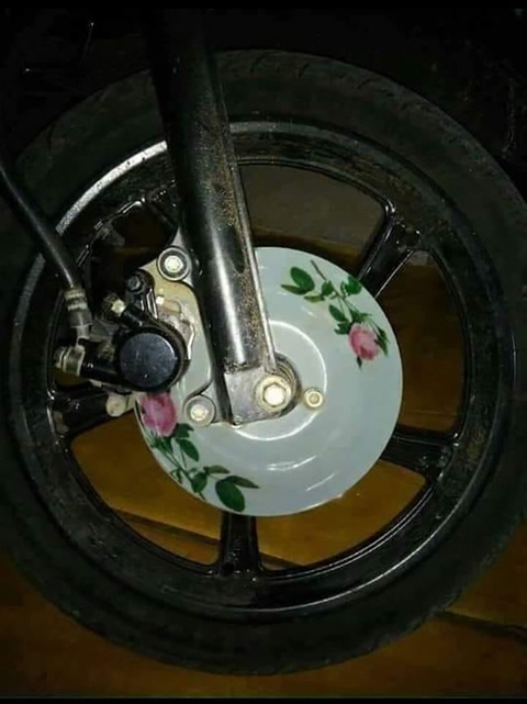 Ảnh vui 17-7: Cách duy nhất để chặn đứng trào lưu 'flex' - Ảnh 4. Thắng đĩa.