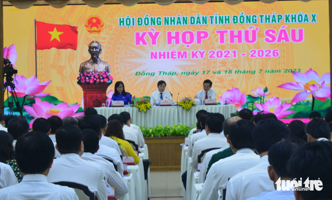 Cử tri Đồng Tháp: kiểm tra chất lượng công trình kè chống sạt lở ven sông - Ảnh 1. Phiên khai mạc kỳ họp thứ sáu, HĐND tỉnh Đồng Tháp khóa X - Ảnh: ĐẶNG TUYẾT