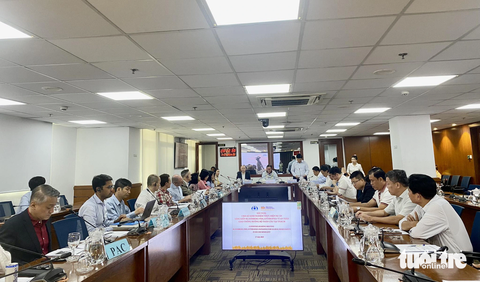 TP.HCM: Xe máy thường xảy ra tai nạn giao thông nhất - Ảnh 1. Lãnh đạo Ban An toàn giao thông TP.HCM làm việc với các đơn vị về giải pháp mới đảm bảo an toàn giao thông - Ảnh: THU DUNG