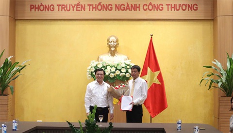 Thư ký Bộ trưởng Công Thương được bổ nhiệm làm Cục trưởng Cục Hóa chất - Ảnh 1. Ông Phùng Mạnh Ngọc được bổ nhiệm làm cục trưởng Cục Hóa chất - Ảnh: BCT
