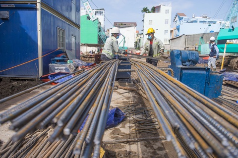 Giá thép tiếp tục giảm một phần do bất động sản trầm lắng, tiêu thụ thép lao dốc - Ảnh: QUANG ĐỊNH Sản lượng bán hàng thép xây dựng của HPG trong bối cảnh thị trường bất động sản ảm đạm - Ảnh: QUANG ĐỊNH