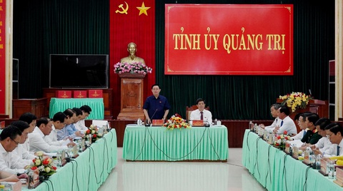 Chủ tịch Quốc hội Vương Đình Huệ nói về Lễ hội vì hòa bình tại Quảng Trị - Ảnh 1. Chủ tịch Quốc hội Vương Đình Huệ nói về việc tổ chức Lễ hội vì hòa bình tại buổi làm việc với Ban thường vụ Tỉnh ủy Quảng Trị - Ảnh: Q.NAM