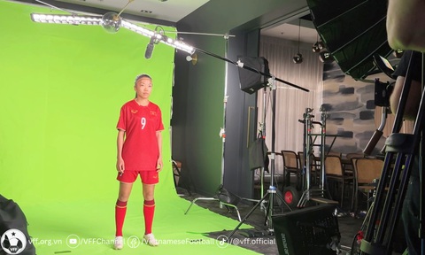 Thanh Nhã: 'Tuyển nữ Việt Nam sẽ chiến đấu hết mình tại World Cup nữ 2023' - Ảnh 4. Đội trưởng Huỳnh Như ở buổi chụp hình và ghi hình vào buổi sáng 17-7 - Ảnh: VFF