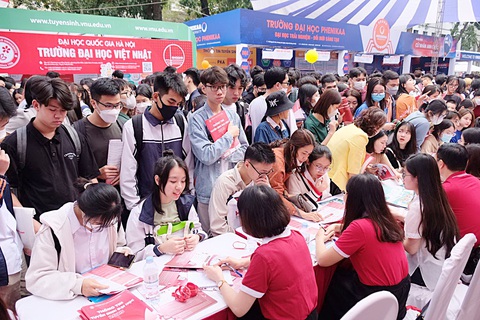 Thí sinh dự Ngày hội tư vấn tuyển sinh do báo Tuổi Trẻ tổ chức tại Hà Nội - Ảnh: N.BẢO Thí sinh dự Ngày hội tư vấn tuyển sinh do báo Tuổi Trẻ tổ chức tại Hà Nội - Ảnh: N.BẢO