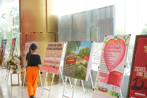 Hệ thống trường iSchool kỷ niệm 15 năm thành lập - Ảnh 3. Triển lãm tranh do các giáo viên - học sinh thực hiện nhằm chào mừng kỷ niệm 15 năm thành lập hệ thống.
