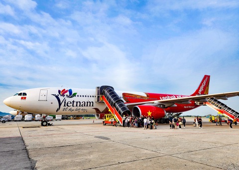 Vietjet nỗ lực đưa thêm khách quốc tế đến Việt Nam - Ảnh 3. Tàu bay thân rộng A330 mang biểu tượng du lịch Việt Nam đã được Vietjet đưa vào khai thác, đưa thêm nhiều du khách quốc tế đến với Việt Nam hơn - Ảnh: Tài Nguyên