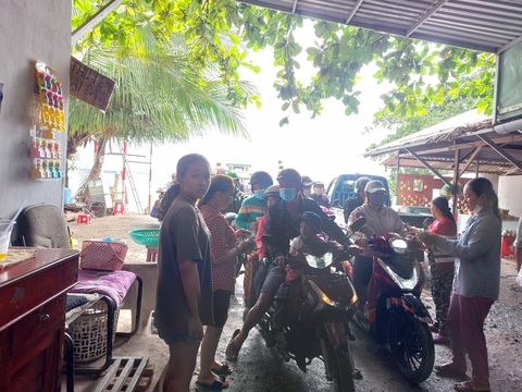 Người dân Vĩnh Long than phí qua phà An Phước quá cao - Ảnh 1. Người dân Vĩnh Long than phí qua phà An Phước quá cao - Ảnh: TỐNG KHOA
