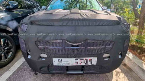 Hyundai Creta facelift lộ yếu tố mới - Ảnh 2. Đầu xe Hyundai Creta facelift sử dụng tản nhiệt mới với viền chrome nổi trội hơn - Ảnh: canalcarros