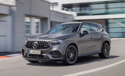 Mercedes-AMG GLC 2024 ra mắt: Thay hết động cơ V6, V8 bằng máy 4 xy-lanh công suất khủng hơn nhiều - Ảnh 2. Sự khác biệt giữa AMG GLC 63 (trong ảnh) và GLC 43 cũng không có nhiều, yếu tố dễ nhận biết nhất có lẽ là giao diện ống xả - Ảnh: Mercedes-Benz
