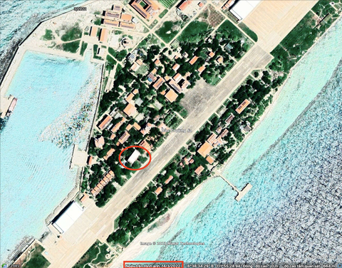 Quốc kỳ Việt Nam ở Trường Sa đã trở lại trên Google Maps, Google Earth - Ảnh 3. Hình ảnh về đảo Trường Sa Lớn khi truy cập trưa 18-7 trên bản Pro của Google Earth - Ảnh chụp màn hình